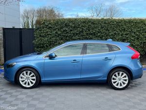 Volvo V40 T3 1.5 ** BIG SPEC ** // LOW MILEAGE // - Image 3