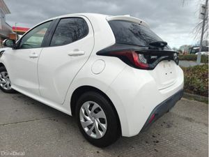 Toyota Yaris 1.0 AUTO/€69 A WEEK - Image 3