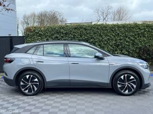 Volkswagen ID.4 PURE LIFE 52KWH // VERY LOW MILEAG - Image 2