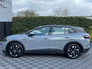 Volkswagen ID.4 PURE LIFE 52KWH // VERY LOW MILEAG - Image 3