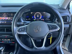 Volkswagen T-Cross LIFE 1.0 TSI // APPLE CARPLAY/A - Image 4
