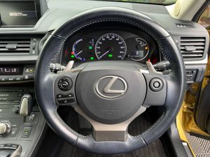 Lexus CT 1.8 HYBRID // SUEDE HEATED SEATS // REVER - Image 4