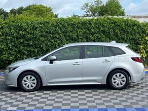Toyota Corolla TOURING 1.8 HYBRID // DIGITAL CLIMA - Image 3