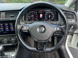 Volkswagen Golf COMFORTLINE 1.2 TSI AUTO // APPLE - Image 4