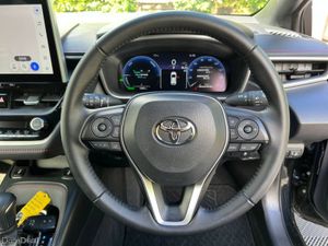 Toyota Corolla GZ SPORT 1.8 HYBRID AUTO // VERY LO - Image 4