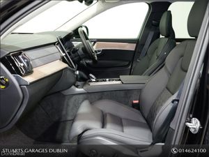 Volvo XC90 PLUS DARK: ONYX BLACK WITH BLACK LEATHE - Image 3