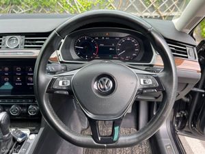 Volkswagen Passat HIGHLINE VARIANT 2.0 TDI AUTO // - Image 4
