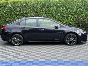 Toyota Corolla WXB EDITION 1.8 HYBRID AUTO // HALF - Image 2
