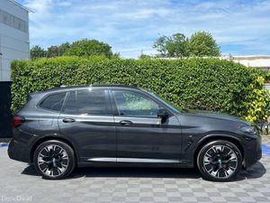 BMW iX3 M-SPORT 74KWH // OPENING PNA ROOF // 20" M - Image 3