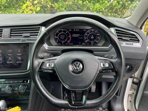 Volkswagen Tiguan 4MOTION HIGHLINE 2.0 TDI AUTO // - Image 4