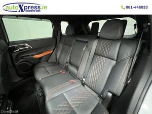 Mitsubishi Outlander PHEV 4WD, 7 Seats, Panoramic - Image 4
