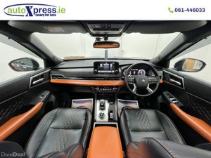 Mitsubishi Outlander PHEV 4WD, 7 Seats, Ultra low - Image 2