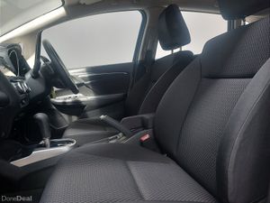 Honda Jazz Hatchback SE - Image 3