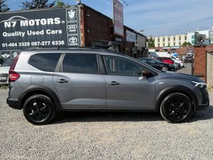 2025 Dacia Jogger 1.0 EXTREME 7 SEATER - Image 2