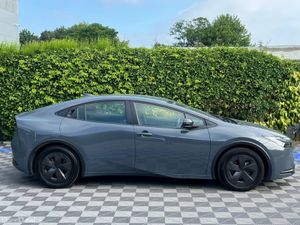 Toyota Prius 1.8 HYBRID AUTO // APPLE CARPLAY // H - Image 2