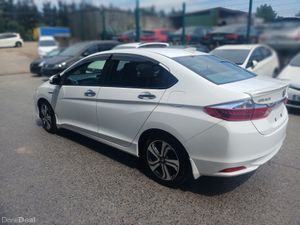 2015 Honda Grace Hybrid automatic/ G leather Spec - Image 3