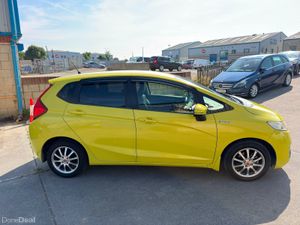 2013 HONDA FIT HYBRID , SELF CHARGING, FRESH NCT - Image 4