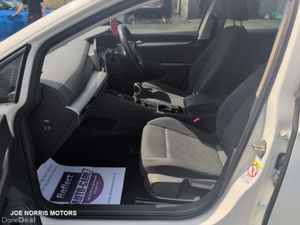 Volkswagen Golf LIFE 2.0 TDI 115HP 5DR - Image 4
