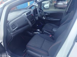 2013 Honda Fit Hybrid Automatic / Sports spec - Image 4