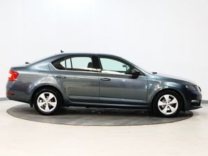 *48* 2018 Skoda Octavia 1.6tdi se technology - Image 3