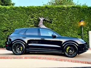 242 Porsche Cayenne 3.0 V6 Hybrid 470BHP Great spe - Image 3