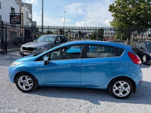 *LOW KM* 2010 Ford Fiesta 1.25 Titanium - Image 4