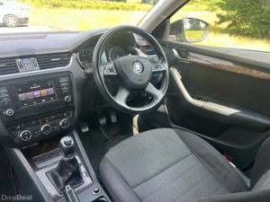 Skoda Octavia 2014, service history - Image 4