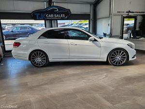 15 MERCEDES BENZ E-CLASS CLASSIC - Image 2