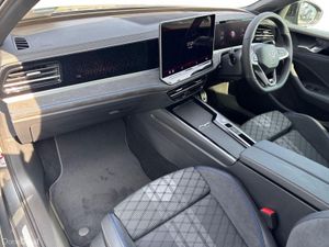 Volkswagen Passat R-Line 2.0 TDI 150 HP DSG - Image 2