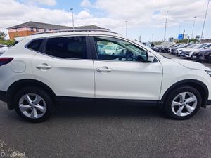 NISSAN QASHQAI 1.5 DSL SV AUTO DIESEL **PAN ROOF** - Image 4
