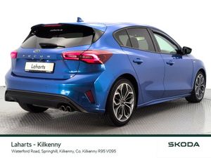 Ford Focus ST-LINE VIGNALE 1.5TD120 *HEATED SPORTS - Image 4
