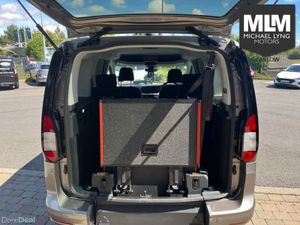Ford Transit Connect Wheelchair accessable - Image 4