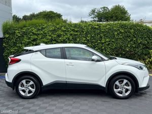 Toyota C-HR LUNA 1.2T // REVERSE CAMERA // ADAPTIV - Image 2