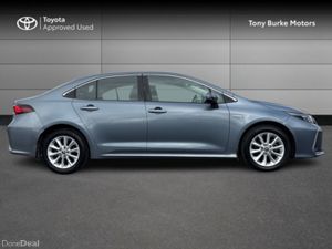 Toyota Corolla Saloon - Luna Edition - 1.8 Hybrid - Image 3