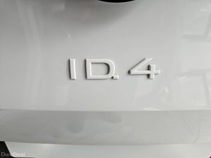 23 VOLKSWAGEN I.D 4 LIFE 77 kWh 174bhp - Image 2