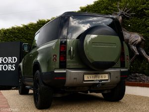 Land Rover Defender 2023 - Image 4