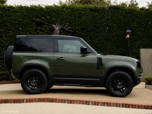 Land Rover Defender 2023 - Image 3