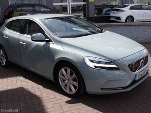 2017 VOLVO V40 D4 INSCRIPTION 5DR HATCHBACK AUTO - Image 2