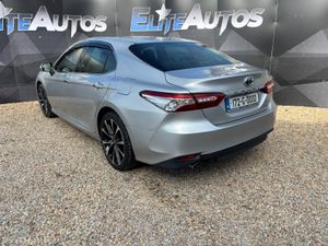 Toyota Camry 2.5 Self Charging Hybrid 2017 low kms - Image 3
