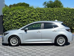 Toyota Corolla SPORT 1.8 HYBRID AUTO // DUAL ZONE - Image 3