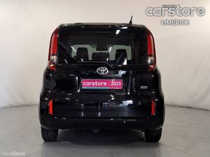 Toyota Sienta 1.5 HYBRID 7 SEATER - Image 4