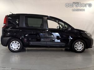 Toyota Sienta 1.5 HYBRID 7 SEATER - Image 2