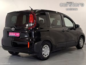 Toyota Sienta 1.5 HYBRID 7 SEATER - Image 3