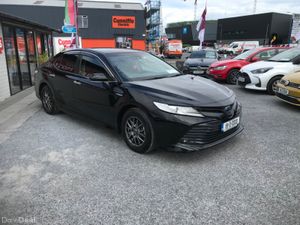 2019 Toyota Camry Hybrid Automatic - Image 3