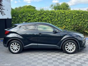 Toyota C-HR 1.8 HYBRID AUTO // APPLE CARPLAY/ANDRO - Image 2