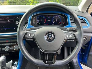 Volkswagen T-Roc STYLE 2.0 TDI AUTO // VERY LOW MI - Image 4