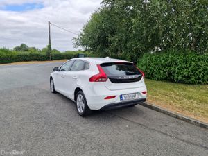 Volvo V40 Diesel (NCT TESTED AND TAXED)!!! - Image 4