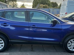 2015 Nissan Qashqai Manual - Image 4