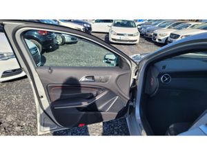 Mercedes-Benz A-Class A-180 SPORT AMG 1.6 Automati - Image 4