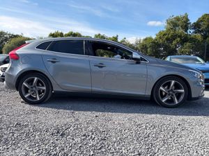 2015 VOLVO V40 R-DESIGN 1.6 115 BHP - Image 2